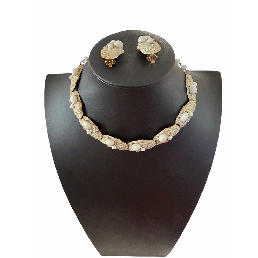 Vintage Gold Tone Choker Necklace & Clip On Earring Set Sea Shells SIGNED Capri.